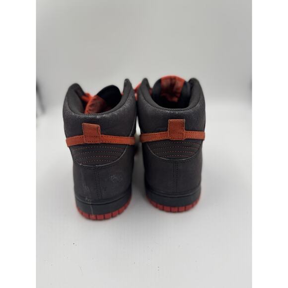 Athletic_Shoes